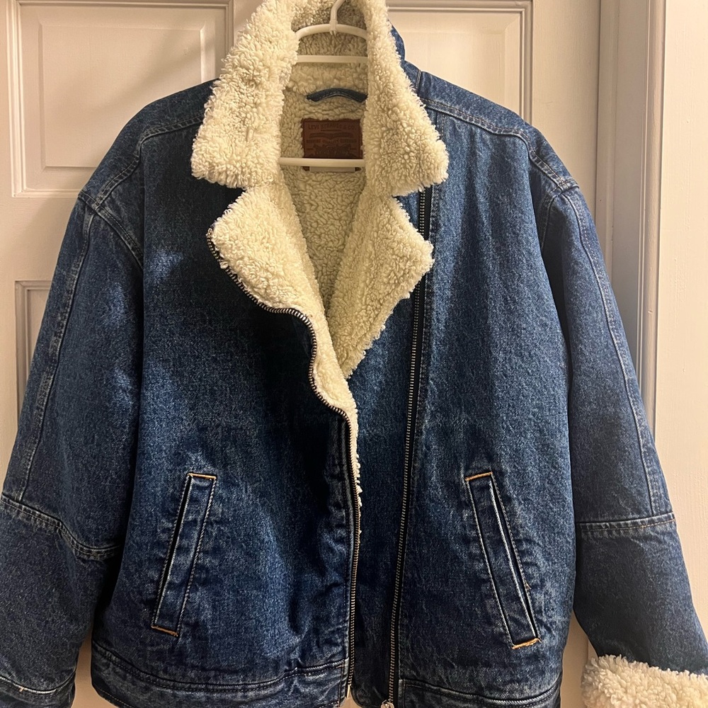 Levi's Cream Sherpa-Lined Jacket with Dark Blue Denim Trim